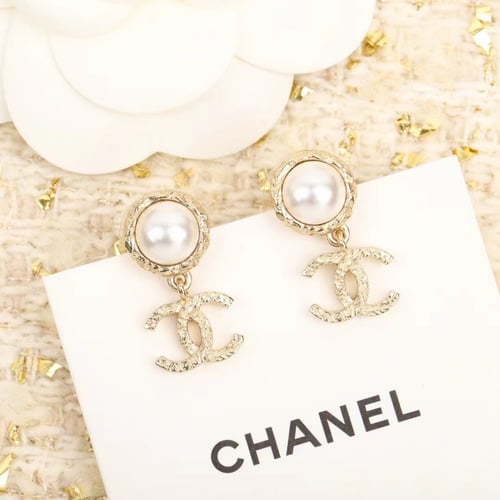 حلق chanel مع الملحقات