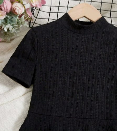 فستان بناتي أسود - عنق طويل