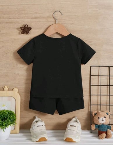 طقم محايد أسود بلوزة وشورت