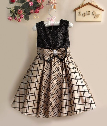 فستان بناتي ذهبي وأسود