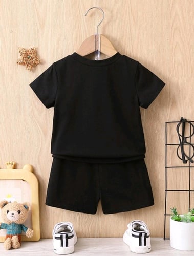 طقم ولادي أسود - بلوزة وشورت - كتابة بيضاء