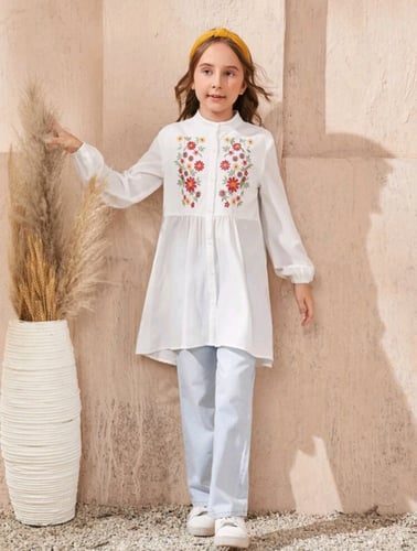 قميص بناتي أبيض بتطريز ورد