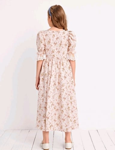 فستان بناتي بدانتيل أبيض