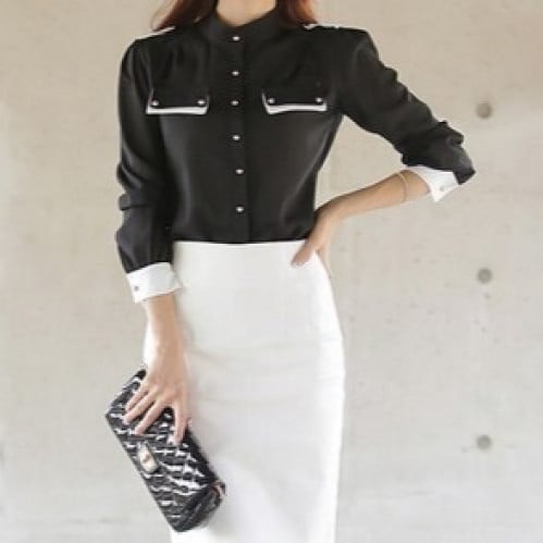 قميص نسائي أسود وأبيض