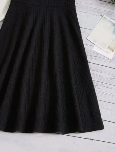 فستان بناتي أسود - عنق طويل