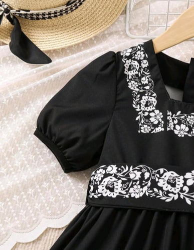 فستان بناتي أسود - بزخارف نباتية بيضاء