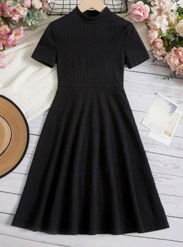 فستان بناتي أسود - عنق طويل