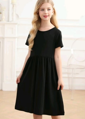 فستان بناتي أسود - قصير