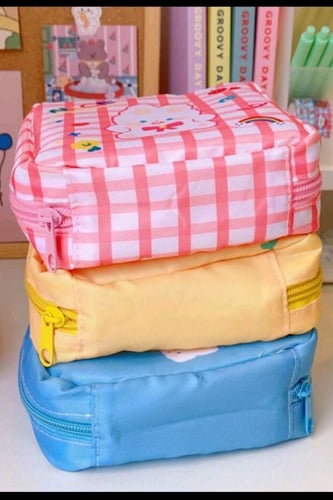 منظم الفوط الصحية ومواد التجميل