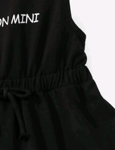 فستان بناتي أسود بطباعة FASHION