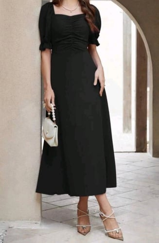 فستان نسائي أسود - مزموم الصدر