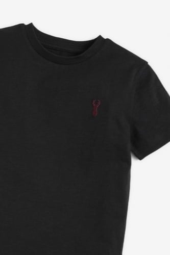 بلوزة ولادي أسود ماركة نكست بشعار عنابي