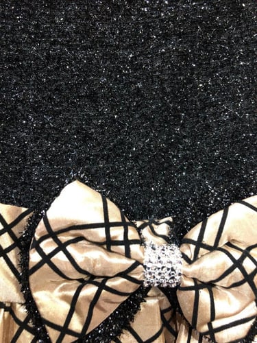 فستان بناتي ذهبي وأسود