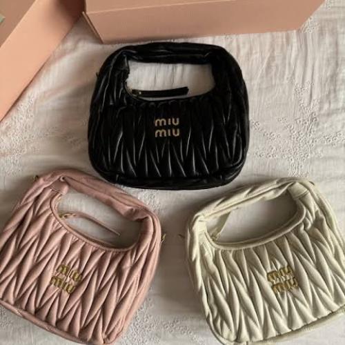شنطة miumiu