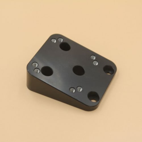 لوحة المنيوم بزاوية 15درجة مع ثقوب متعددة لعدة است...