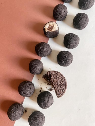 معمول التمر بتغطية الاوريو