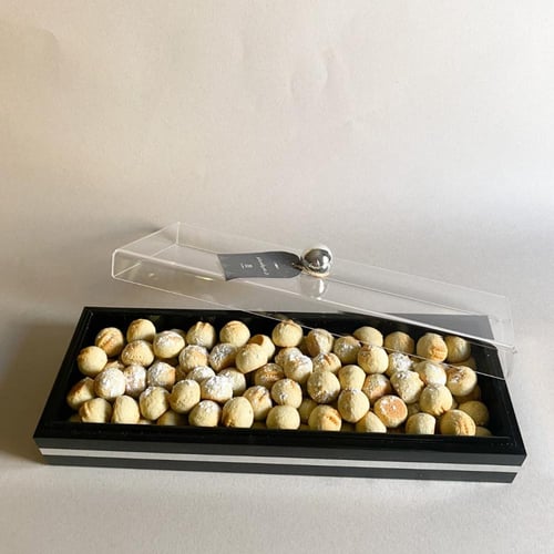 صحن اسود صغير