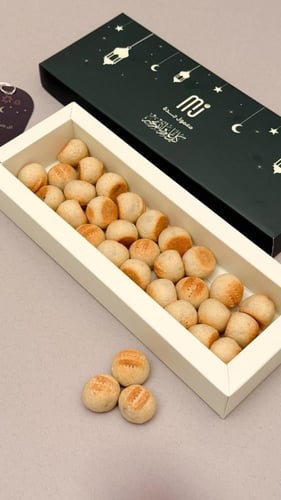 علبة كل بعبارة كل عام صغيرة مع كيس