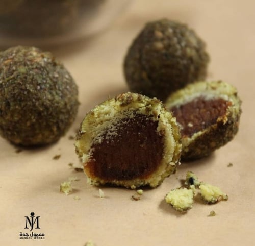 معمول التمر بتغطية الزعتر