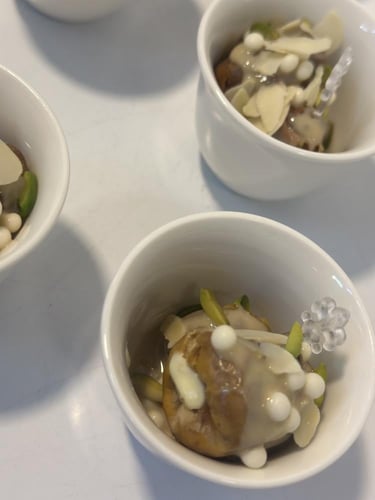 توزيعات فناجيل بسله خوص كل فنجال حبتين تمر محشي دا...