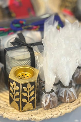 سلة خوص صغيرة 15حبة تمر (اهدي احبابك )