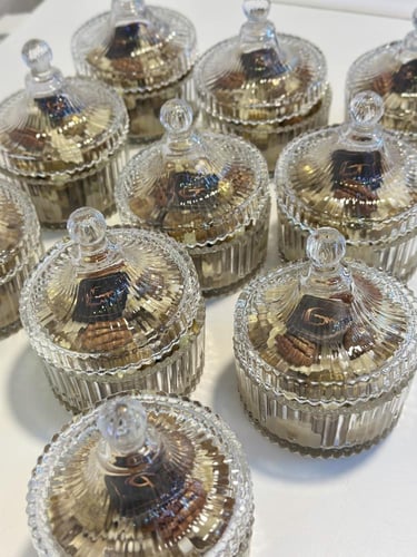 تمرية قزاز صغير تقريبا ربع كيلو حول١٥ حبة سكري مكش...