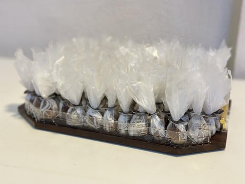 صينبة كبيرة فخمة اكريلك مع خشب كيلوين ١٠٠ حبة تمر...