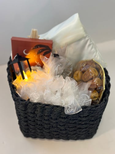 سلة سوداء 25حبة تمر (اهدي احبابك )