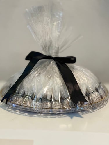 صينبة كبييره اكريلك ٣كيلو ١٥٠ حبة تمر سكري محشي وم...