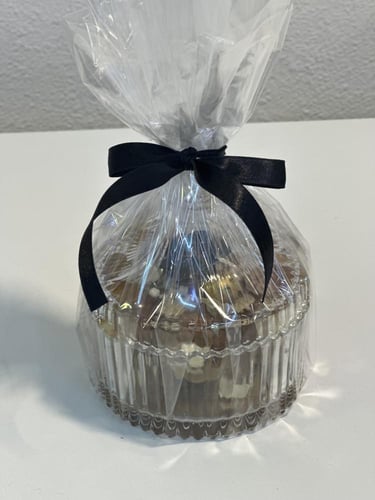 تمرية قزاز صغير تقريبا ربع كيلو حول١٥ حبة سكري مكش...