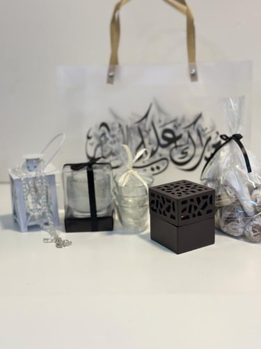 كيس كبير بعبارة مبارك عليكم الشهر (اهدي احبابك )