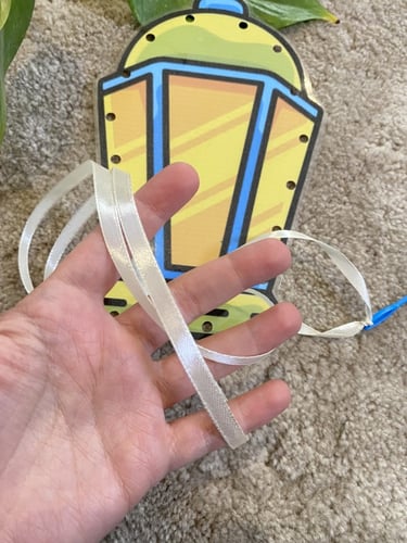 لعبة لضم الفانوس باستخدام الإبرة البلاستيكية والخي...