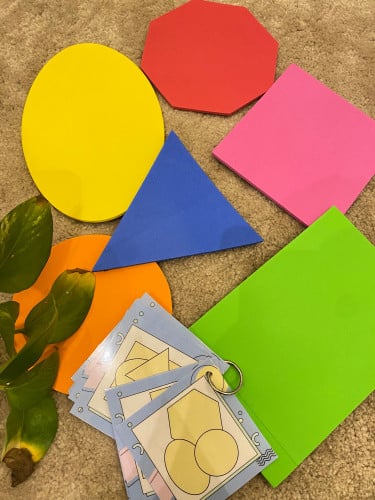 نشاط التطابق للاشكال الهندسية ( ثمانية بطاقات مغلف...