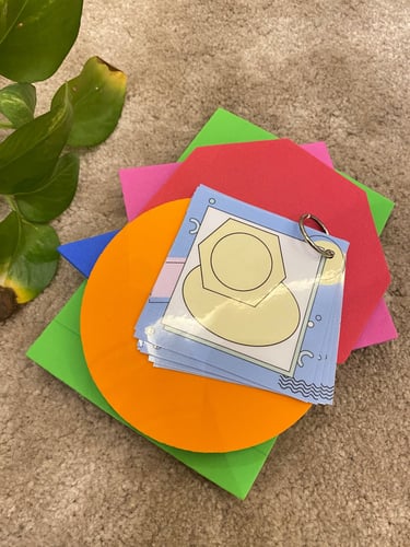 نشاط التطابق للاشكال الهندسية ( ثمانية بطاقات مغلف...