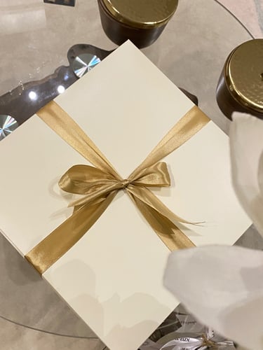 صندوق الهدايا الكبير مفرغ بدون تعبئة