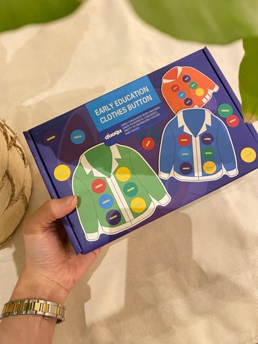 لعبة لظم أزرار الملابس الخشبية مناسبة للتآزر مابين...