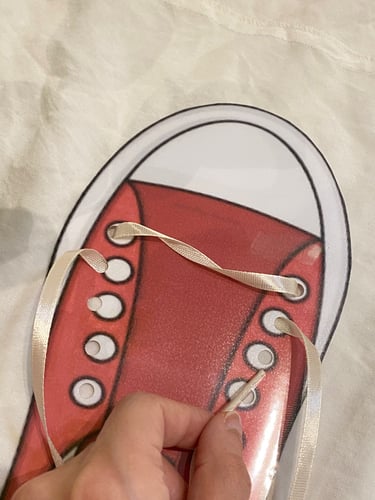 اعتماد على النفس نشاط لضم الحذاء لتعليم ربط خيوط ا...