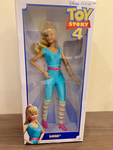 دُمية باربي من فيلم توي سوتري+مصففة الشعر من باربي