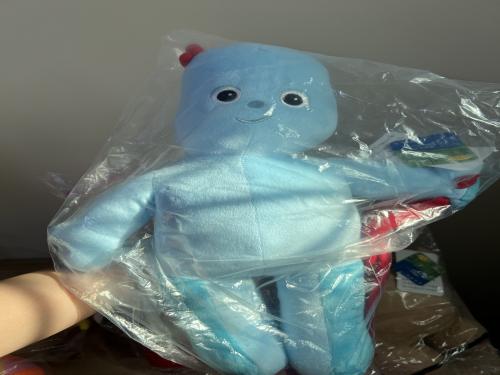 شخصية جوجو وشخصيه من الدُمى المضحكة