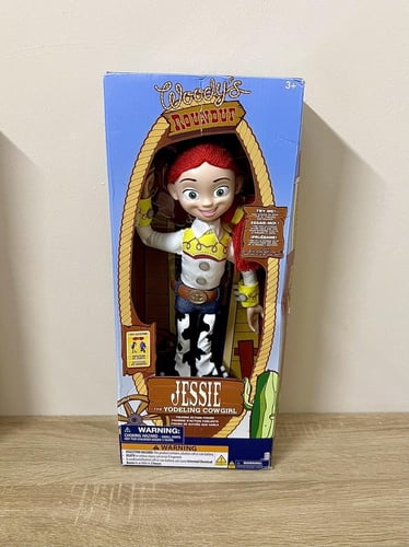 حكاية لعبة / دمية شخصية جيسي المتكلمة"جديدة وأصلية...