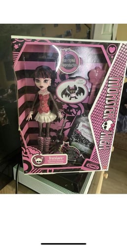 مونستر هاي-دراكيلورا Monster High Draculaura