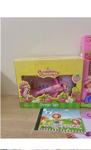 نادر جدا/مجموعة ستروبيري شورت كيك