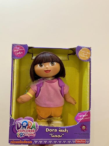 نادر حدا / دمية شخصية دورا المتكلمة تغني عند الضغط...