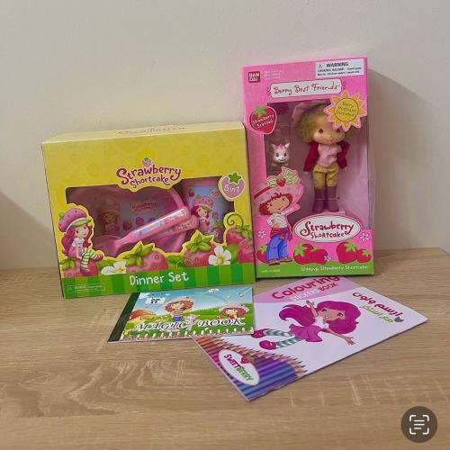 نادر جدا/مجموعة ستروبيري شورت كيك