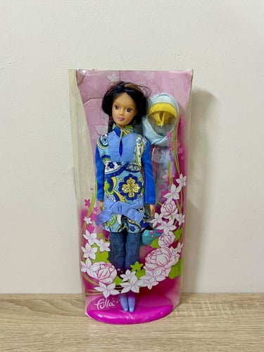 نادر جدا / دمية فلة بالرداء الازرق من مجموعة الموض...