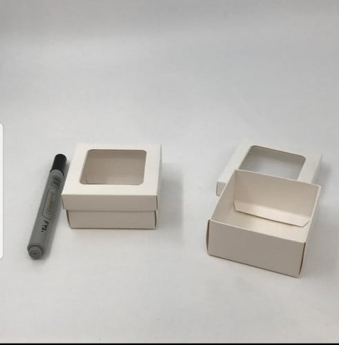 علب كرتون ابيض مربع ES092