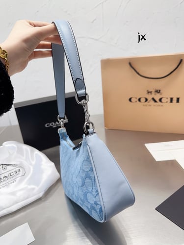 فوري - متوفره بعدة اللوان- COACH