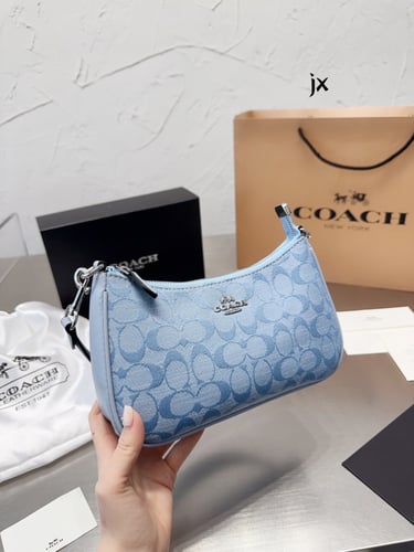 فوري - متوفره بعدة اللوان- COACH