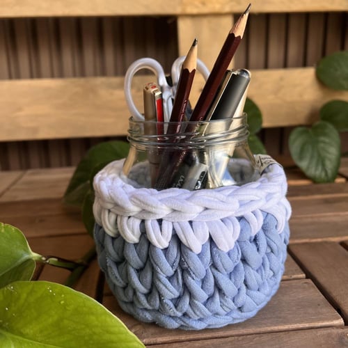 سلة كروشيه مع فازة زجاج