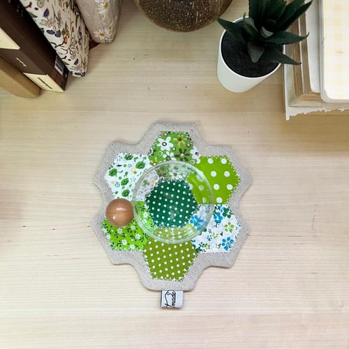 قاعدة أكواب قماشيه